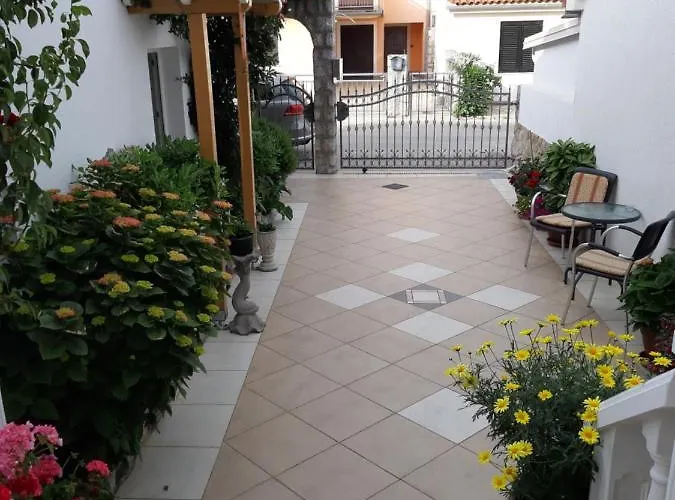 Jozefina アパート オミサリ