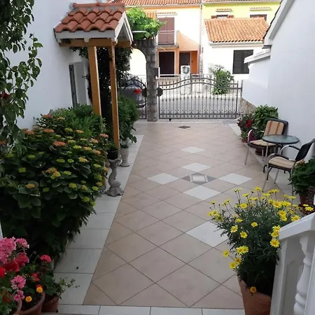 Jozefina Apartment Omišalj